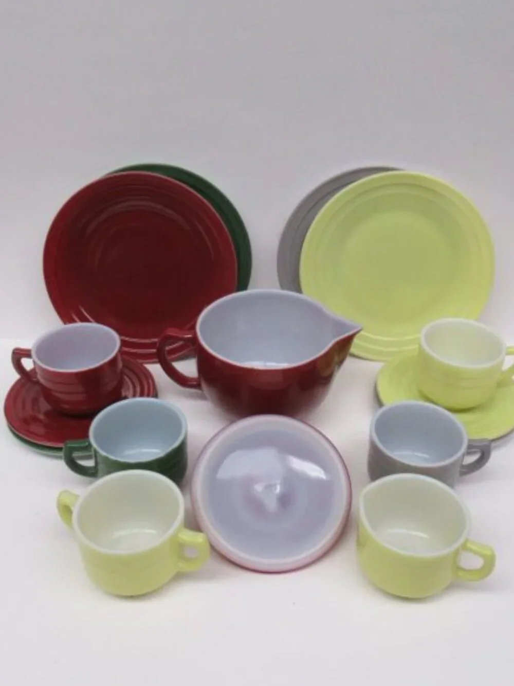Hazel Atlas MODERNTONE Little Hostess 16-Pc Childs Dish Set, Burgundy Teapot